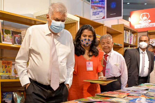 Special book exhibition for 75th Independence Commemoration: President