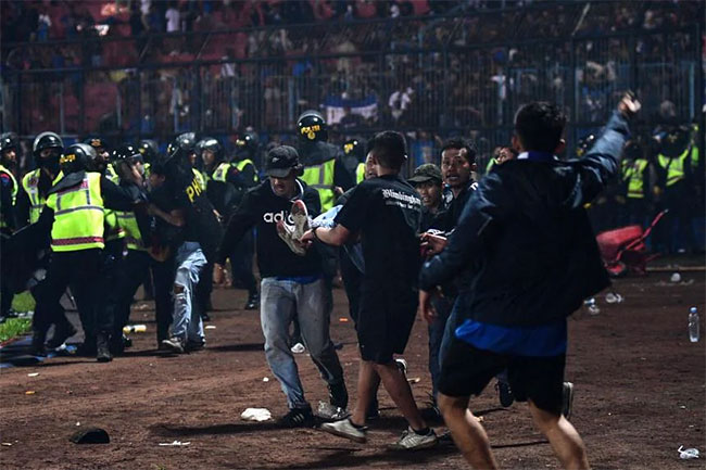 More than 129 people killed after stampede at Indonesia football match