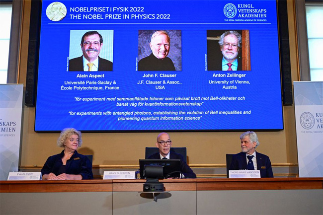 Three scientists share Nobel Prize in Physics for work in quantum technology