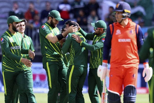 Pakistan hammer Netherlands to keep hopes alive