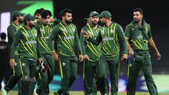 Pakistan keep slim World Cup hopes alive with South Africa win