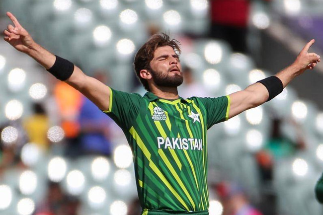 Afridi stars as Pakistan make T20 semis