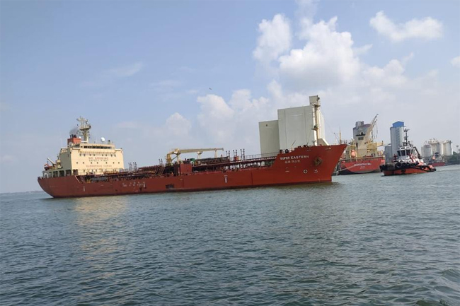 Diesel shipment donated by China reaches Colombo
