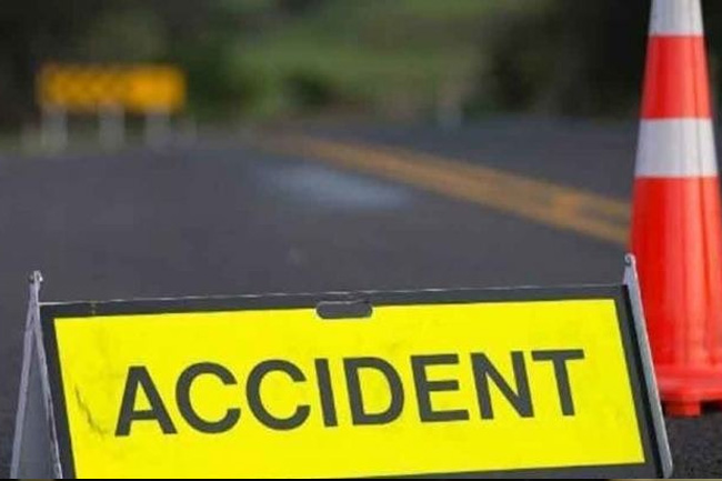 One dead, two injured in car crash at Hiripitiyawa