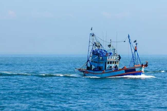 Five arrested as navy foils another illegal migration attempt