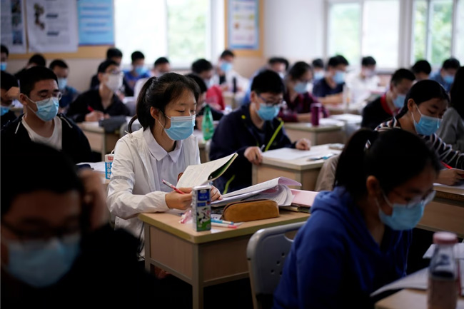 Shanghai schools to remain closed as COVID-19 hit major cities across China