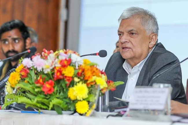 President urges public servants to fulfill responsibilities 