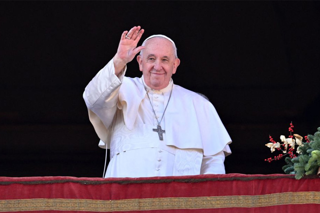 Pope Francis calls for end to senseless war in Ukraine in Christmas message