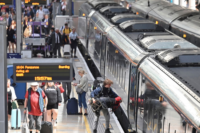 British rail workers start New Year with week-long strike