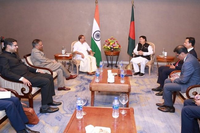 Indian Minister and Bangladesh Foreign Minister hold talks in Sri Lanka