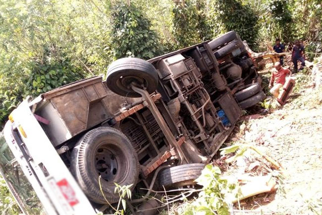 Dozens injured after bus falls down precipice in Nelligala