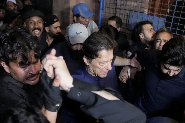 Pakistan bans airing of Imran Khan speeches, suspends TV channel