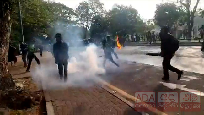 Tear gas fired at IUSF protesters in Colombo