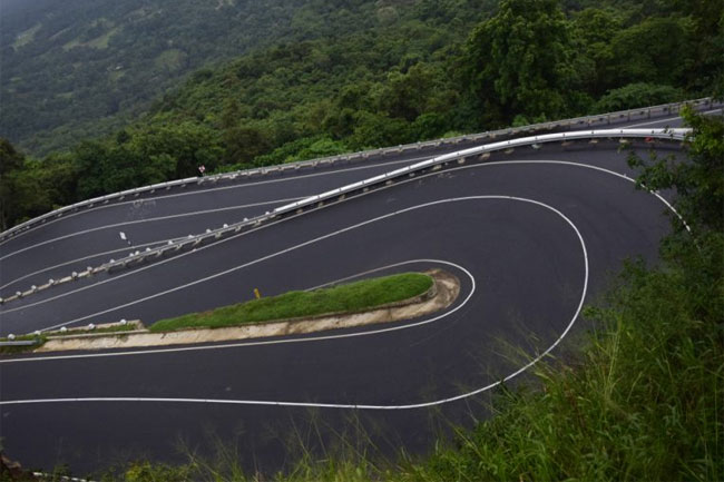 Second hairpin bend of 18 Wanguwa reopened for traffic