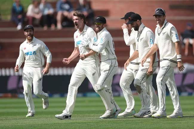 New Zealand beat Sri Lanka by innings and 58 runs, sweep series 2-0