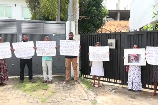 Families of victims of ‘Harak Kata’ stage protest outside BASL Presdient’s house 