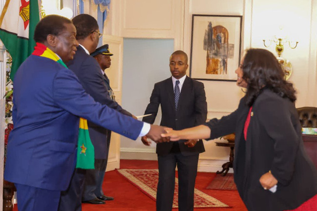 Sri Lankan-born Australian Ambassador to Zimbabwe presents credentials 