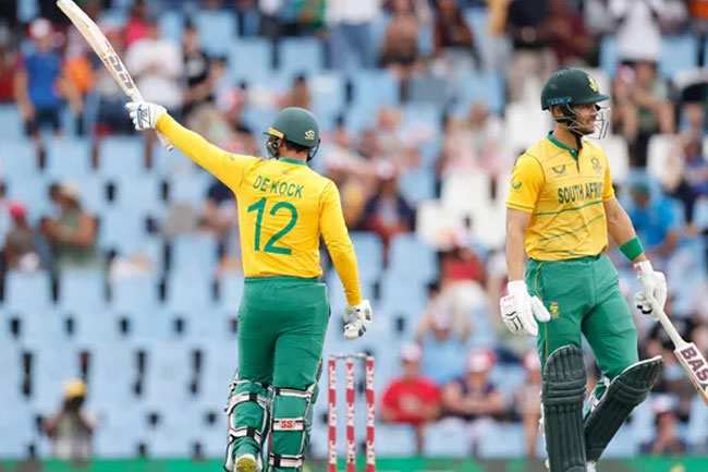 Stunning run-chase from South Africa as records tumble in Centurion