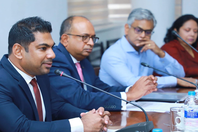 Minister discusses reforms in power and energy sectors with Ceylon Chamber of Commerce 