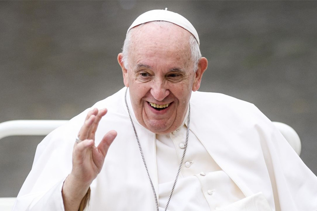 Pope Francis leaves hospital after recovering from bronchitis