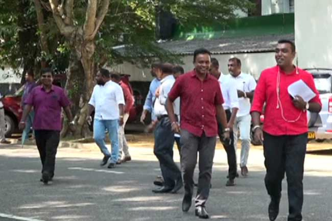 Petroleum trade unionists, sent on compulsory leave, call on Mahinda Rajapaksa