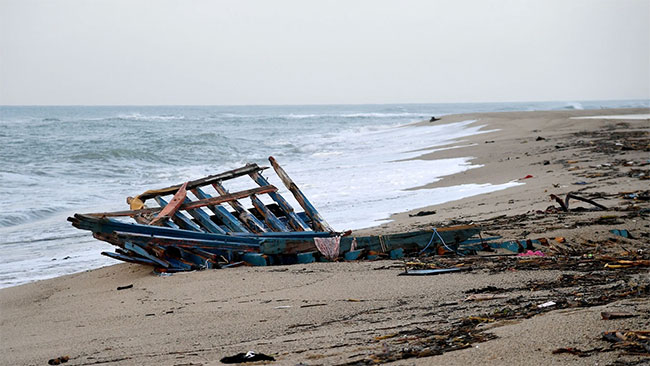 At least 20 migrants missing after a boat sinks off Tunisia