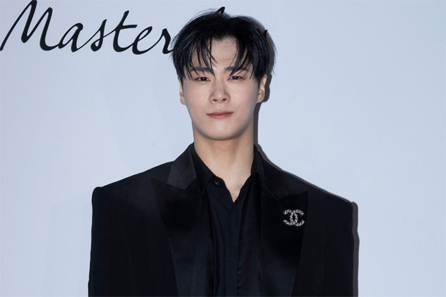 Moonbin: K-pop star and member of boy band Astro dies aged 25