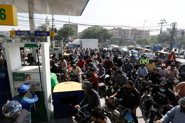 Pakistan buys its first cargo of discounted Russian crude oil