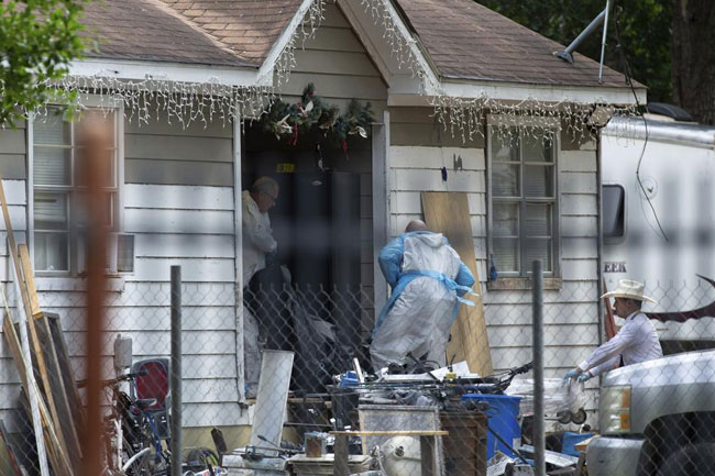 Texas man kills 5 neighbors after they complained of gunfire