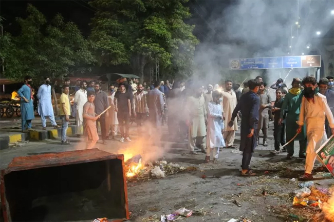 Several countries issue travel advisories as violent clashes erupt in Pakistan