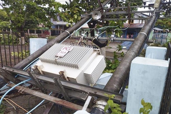 Powerful Cyclone Mocha floods homes, cuts communications in western Myanmar, at least 700 injured