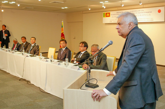 President attends business roundtable on economic revival, seeks Japanese investment