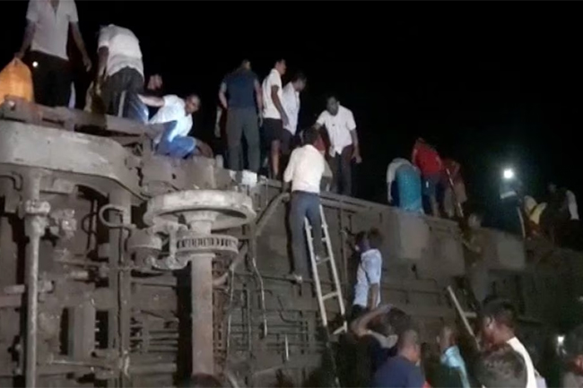 At least 50 dead, 300 injured in train collision in eastern India