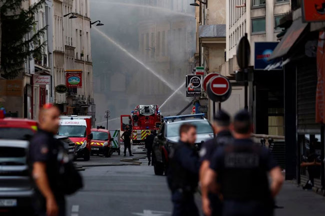 Paris blast: At least 37 hurt, sniffer dogs pick up scent under rubble