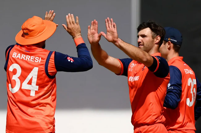 Netherlands bowl out Sri Lanka for 233