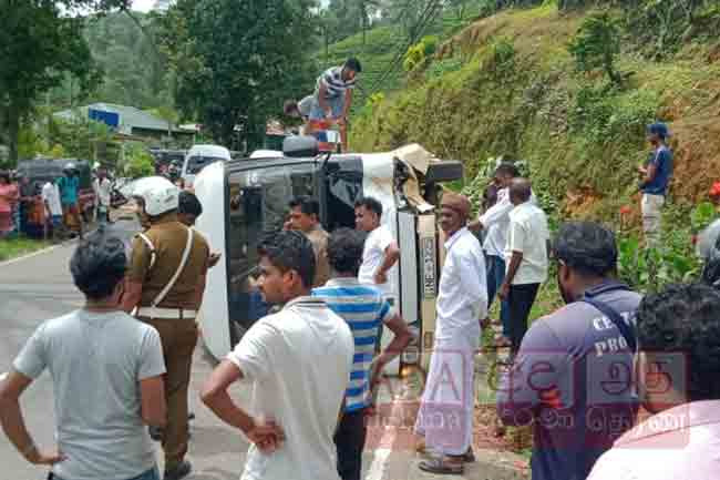 Eight injured after bus topples on Nuwara EliyaGampola road 