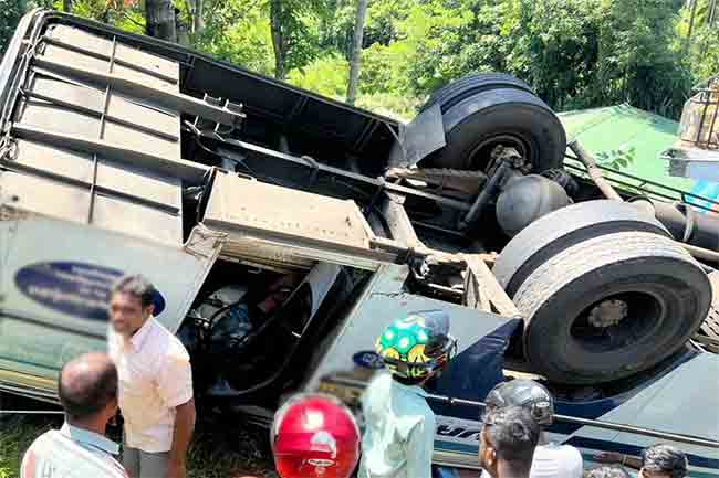 25 passengers injured as bus overturns in Demodara