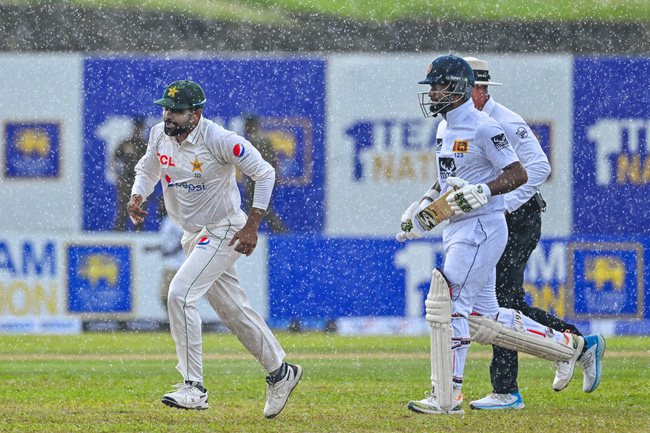 Shakeel, Salman help Pakistan counter Sri Lankas spin