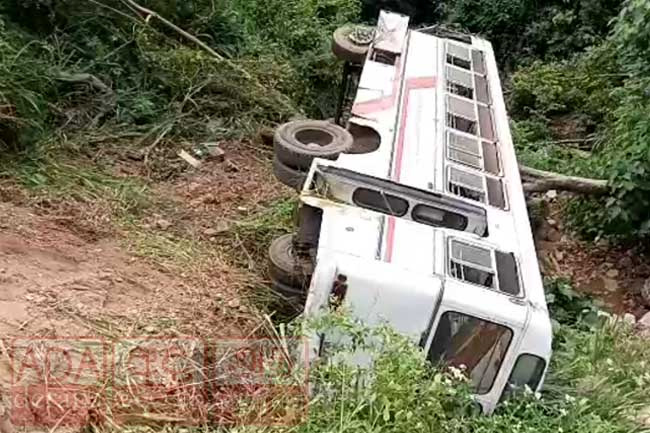 One dead, 06 others injured in bus accident at Wellawaya