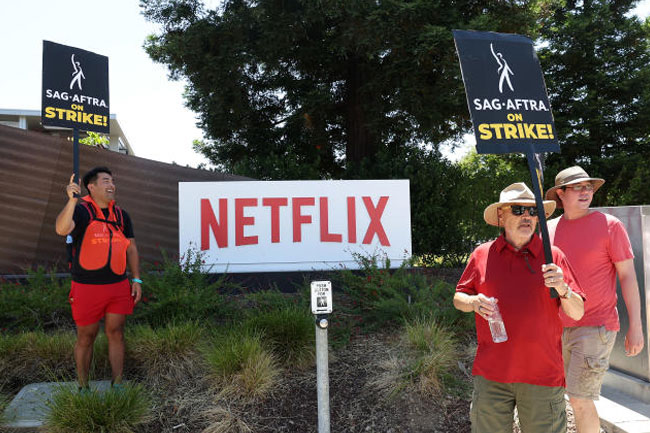 Netflix lists $900,000 AI job amid SAG-AFTRA strike for protections against scary technology