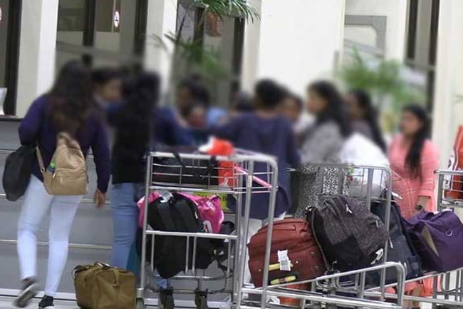 62 Sri Lankans deported from Kuwait