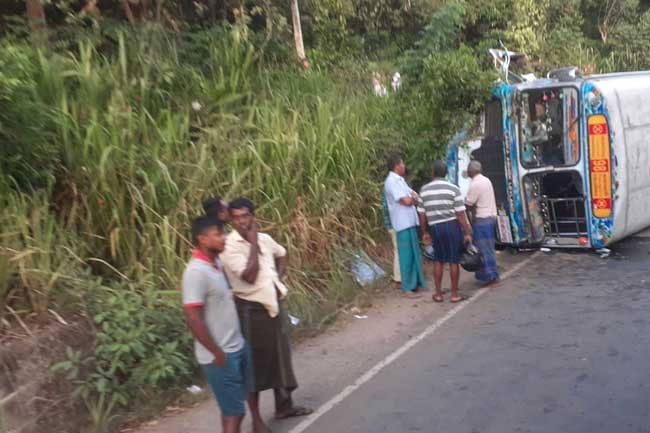 14 injured after bus overturns in Galahitiya