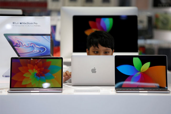 India mandates licensing for laptop, tablet imports in blow to Apple, Samsung