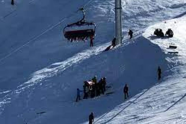 Children trapped in Pakistan gondola after cable snaps over ravine