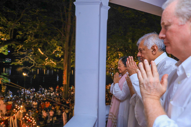 President attends grand Randoli Perahera of Kandy Esala festival