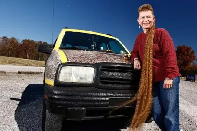 Tennessee woman sets record for worlds longest mullet