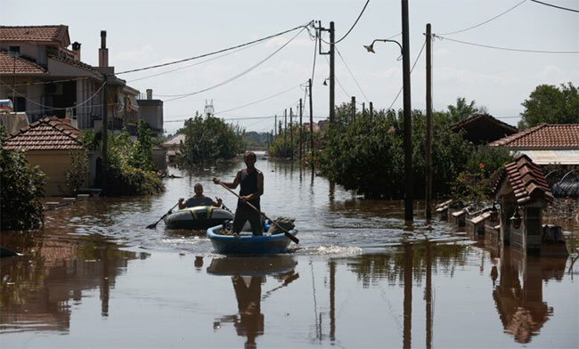 Death toll from floods in Greece rises to 15