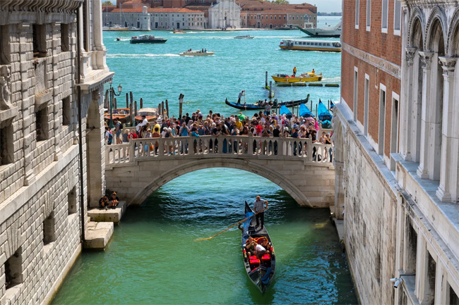 Venice avoids being added to UNESCO list of endangered sites