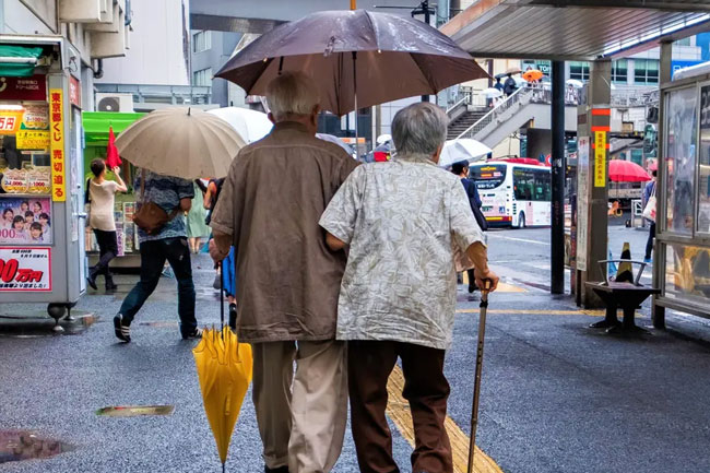 Japan says one in 10 residents are aged 80 or above as nation turns gray