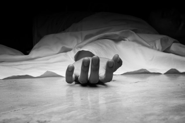 Woman attacks husband to death with sharp weapon